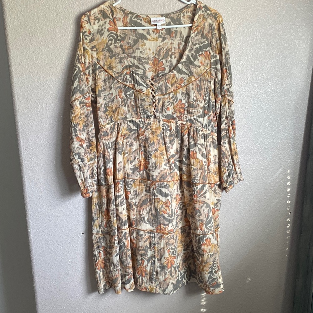 Beautiful, Long sleeve dress, perfect for spring pictures, criss cross detail